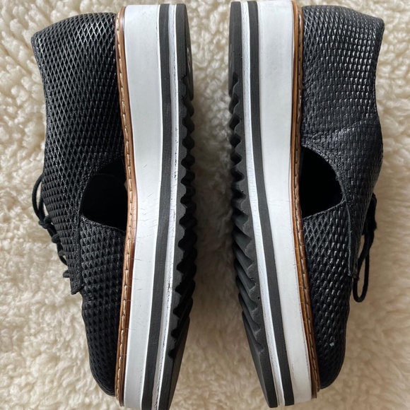 Wellfeat Black Leather Loafers Like New - Picture 2 of 5